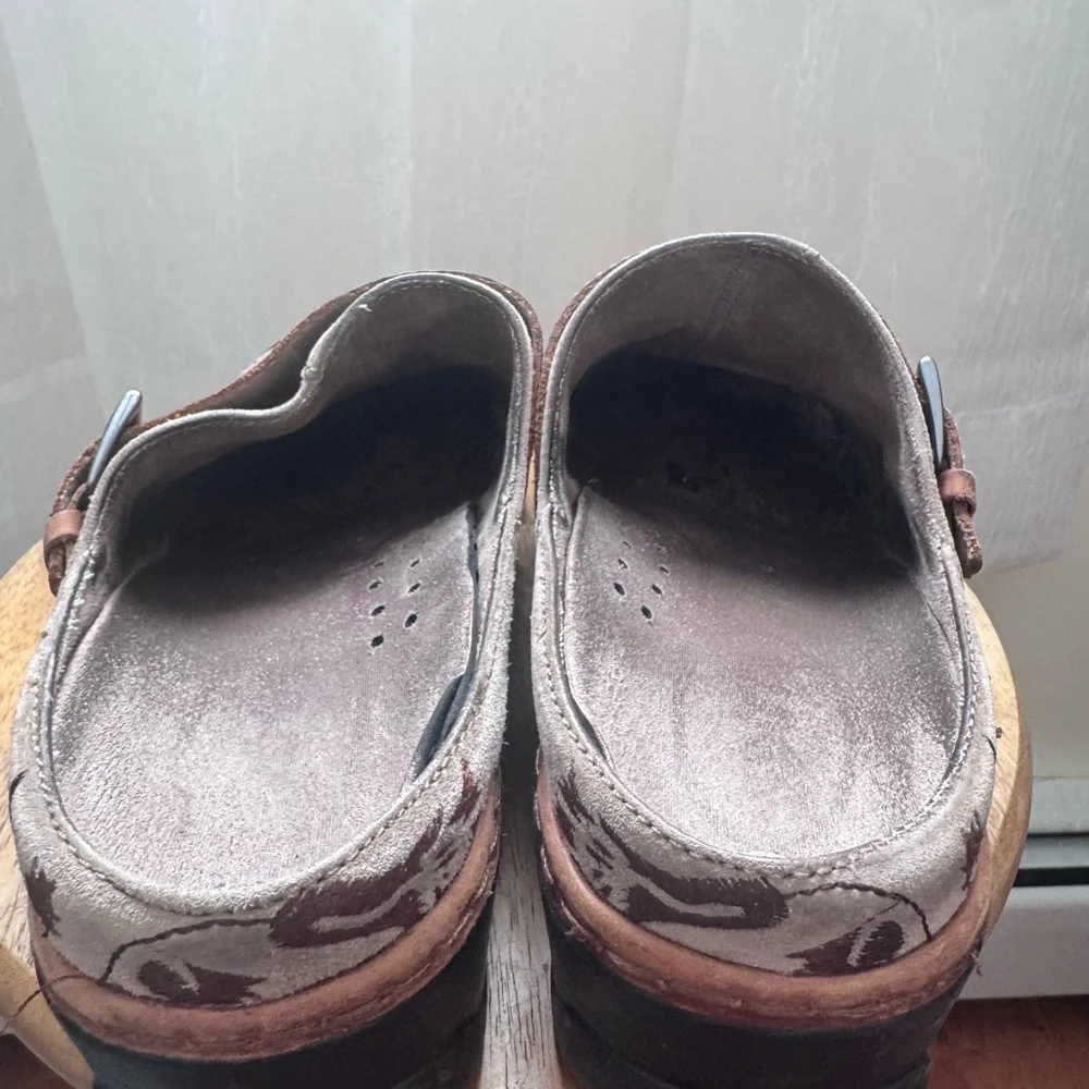 Klogs Brown and Tan Mules with Floral Design - Picture 4 of 5